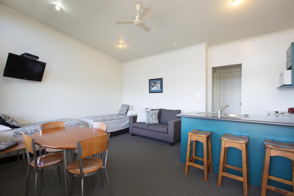Beach House Motel Papamoa Buitenkant foto